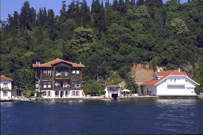 Bosphorus houses