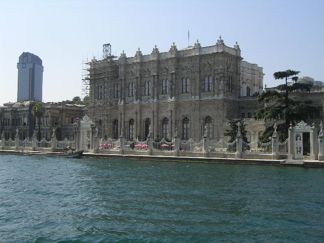 Dolmabahçe Sarayı