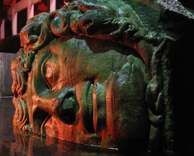 Medusa Stonehead, Basilica Cistern