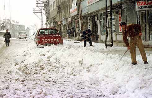 A street in Hakkari after heavy snow.