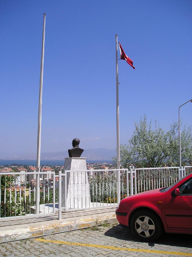 Atatürk statue and Turkish flag