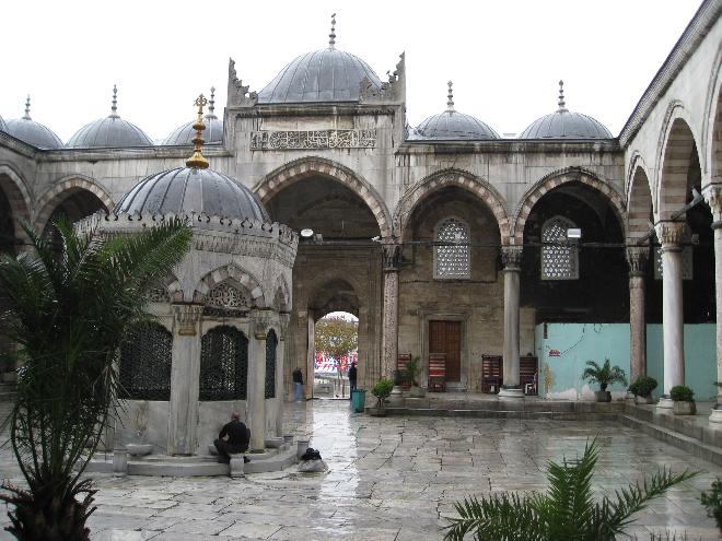 Courtyard of Yeni Cami (New Mosque)