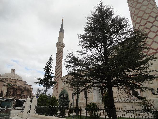 Üç Şerefeli Cami