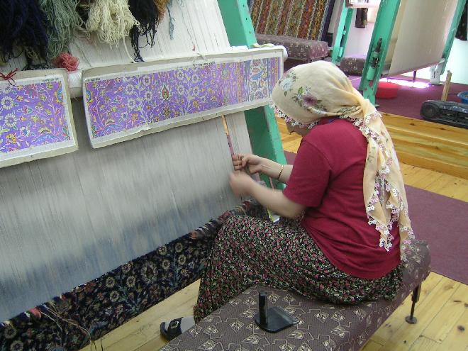 Weaving carpets