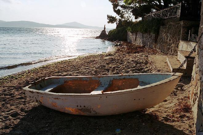 Boat on the lake shore