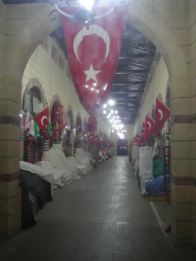 Çannakale bazaar at night