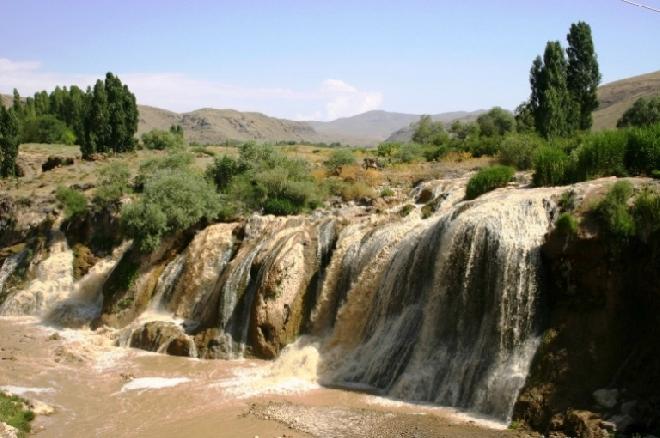 Muradiye Waterfalls