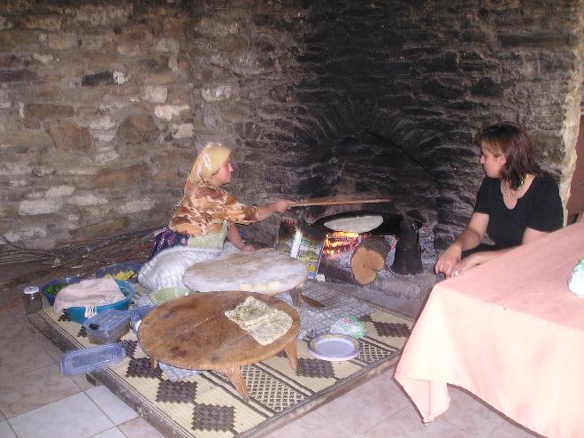 Making gözleme