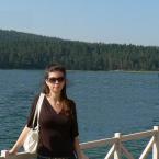Pictures: in front of a lake