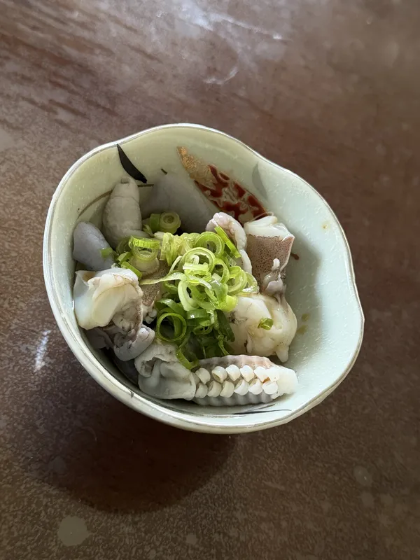 皮とゲソの湯引きポン酢