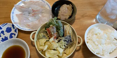 アイゴ御膳（刺身・なめろう・天ぷら）の写真