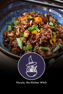 Nuryia, the Kitchen Witch - Gemüsepfanne mit rotem Reis