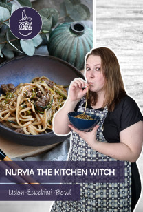 Nuryia, the Kitchen Witch - Udon-Zucchini-Bowl