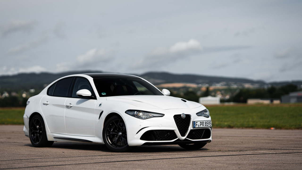 Alfa Romeo Giulia Quadrifoglio (AT8)