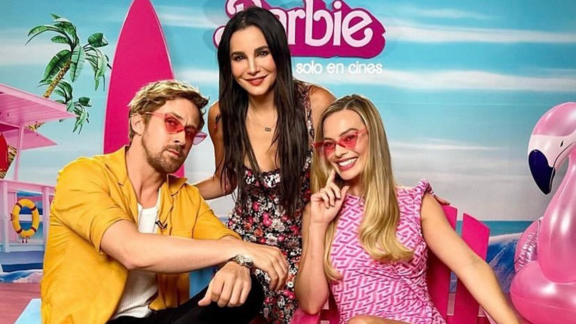 Martha Higareda junto a Ryan Gosling y Margot Robbie protagonistas de la película de Barbie