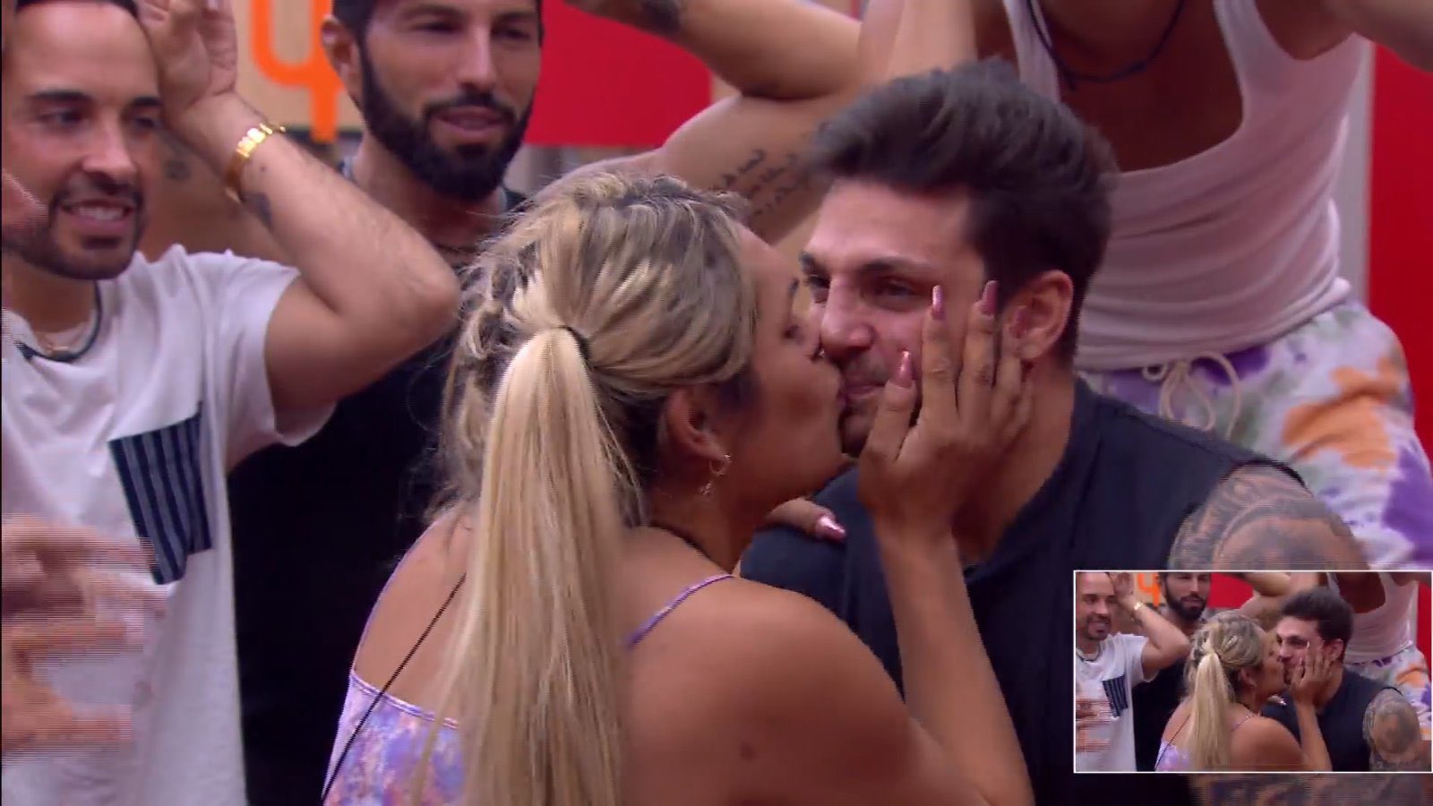Beso entre Wendy Guevara y Nicola Porcella