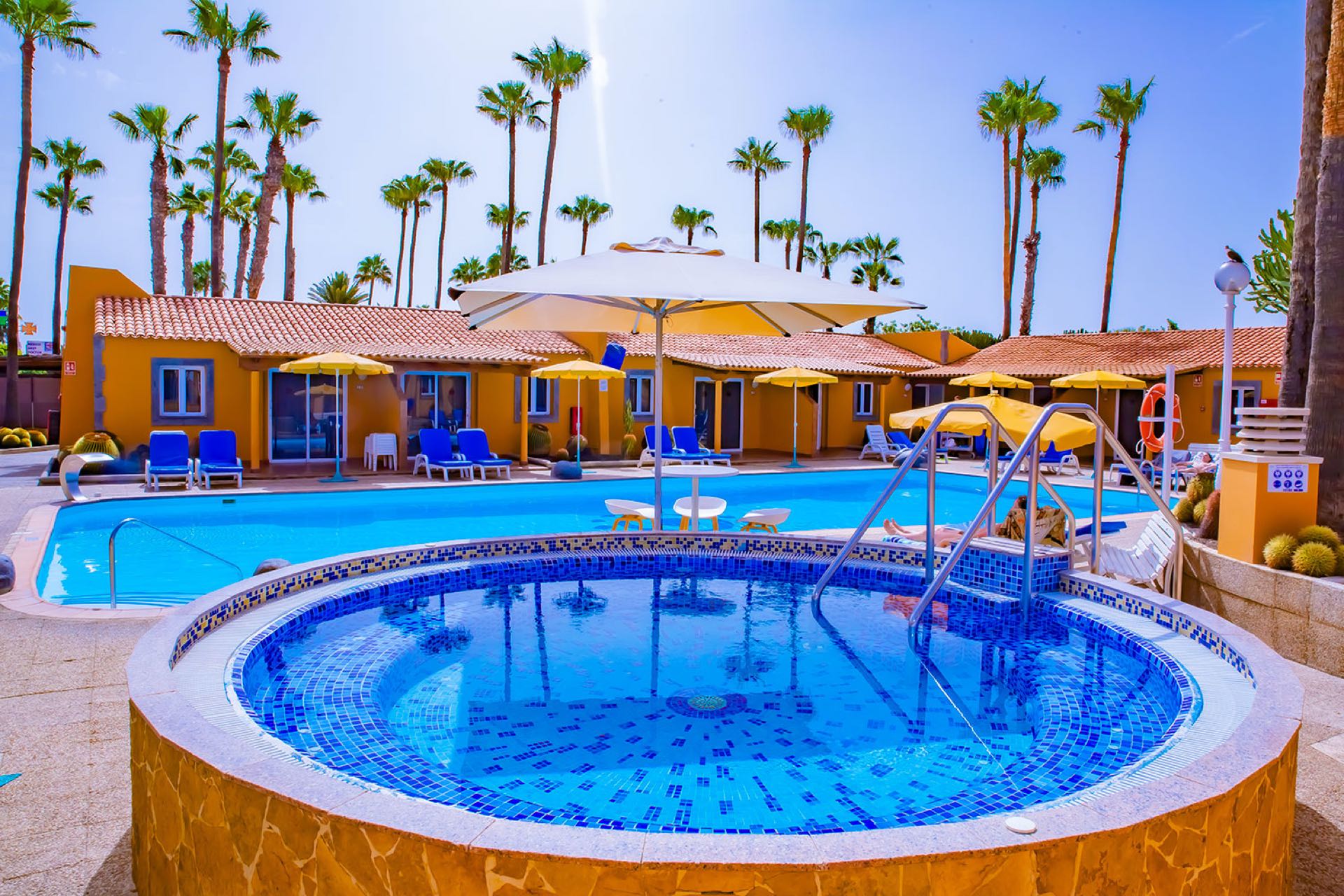 Los Almendros Gays Exclusive Vacation Club