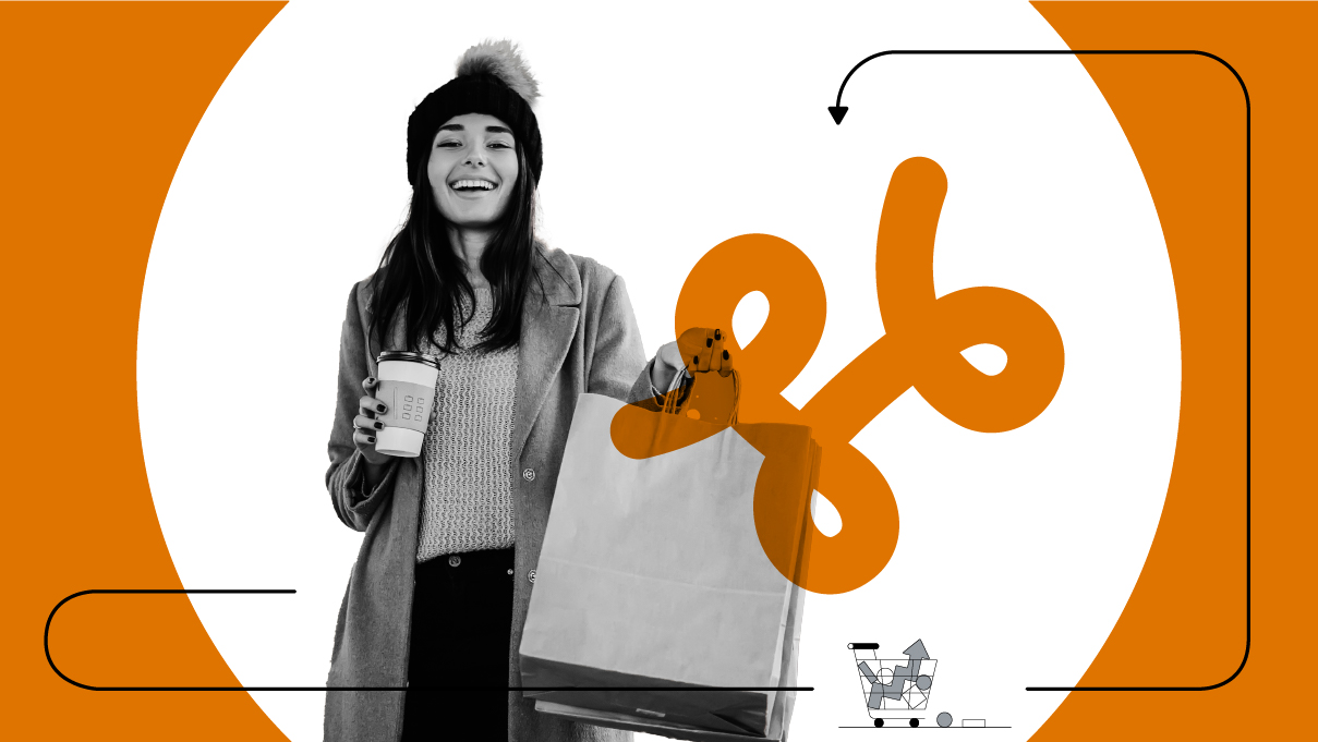 Una chica con el pelo largo negro y un gorro mira sonriente al frente, en una mano sostiene unas bolsas y en el otro un café. Le rodea un marco de color naranja y un garabato grande naranja que representa el recorrido de compra.