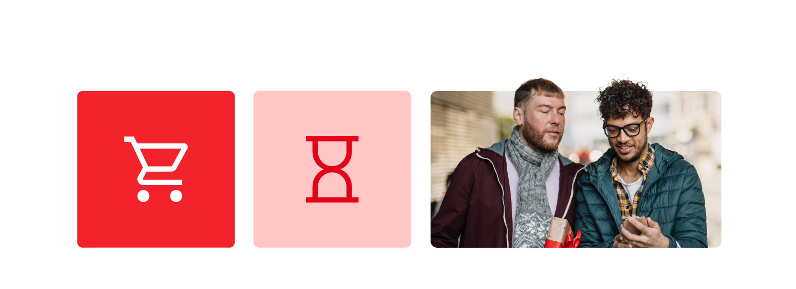 Deux carrés rouge et une photo : 1. Un Caddie. 2. Un sablier. 3. Deux hommes portant des vêtements d'extérieur tiennent des cadeaux emballés. Ils regardent un smartphone que tient la personne de droite.