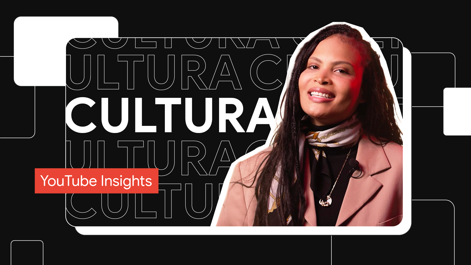 Marianna Ribeiro, uma mulher negra de cabelos trançados, está sorrindo. Ela está inserida em uma tela de fundo preto com os dizeres “Cultura” e “YouTube Insights”.