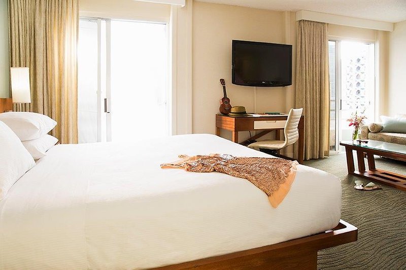 Shoreline Waikiki Hotel