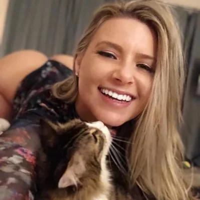 @AnikkaAlbrite - Twitter Account Stats