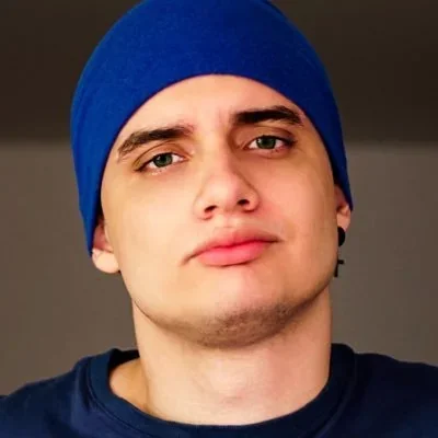 @Sev7nHUE - Twitter Account Stats