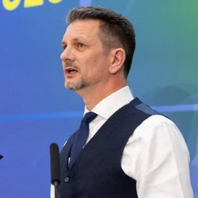 @SteveBakerHW - Twitter Account Stats