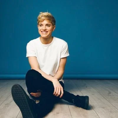 @TheMaeMartin - Twitter Account Stats