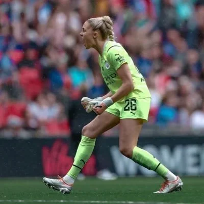 @ellieroebuck - Twitter Account Stats