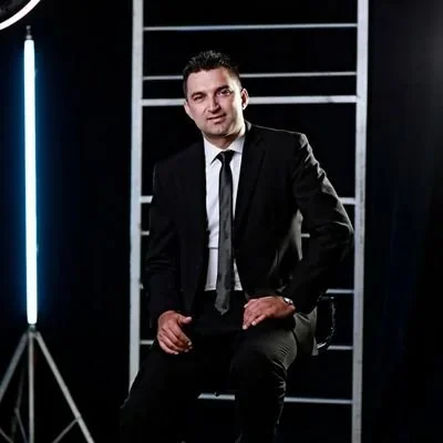 @elvinkobs - Twitter Account Stats