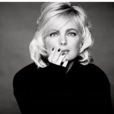 @erikaeleniak - Twitter Account Stats