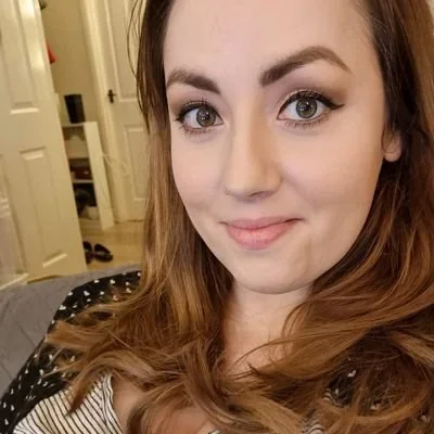 @holly - Twitter Account Stats