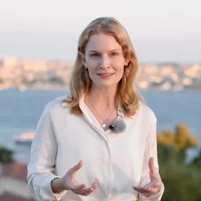 @juliahahntv - Twitter Account Stats