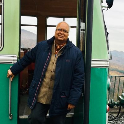 Om Thanvi | ओम थानवी 🌹