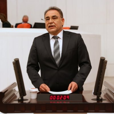 Yücel Menekşe