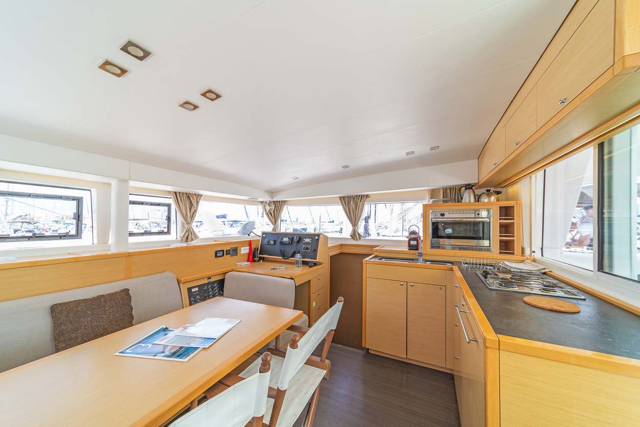 Lagoon 400 S2 - 4 + 2 cab. - Vicky, picture 13