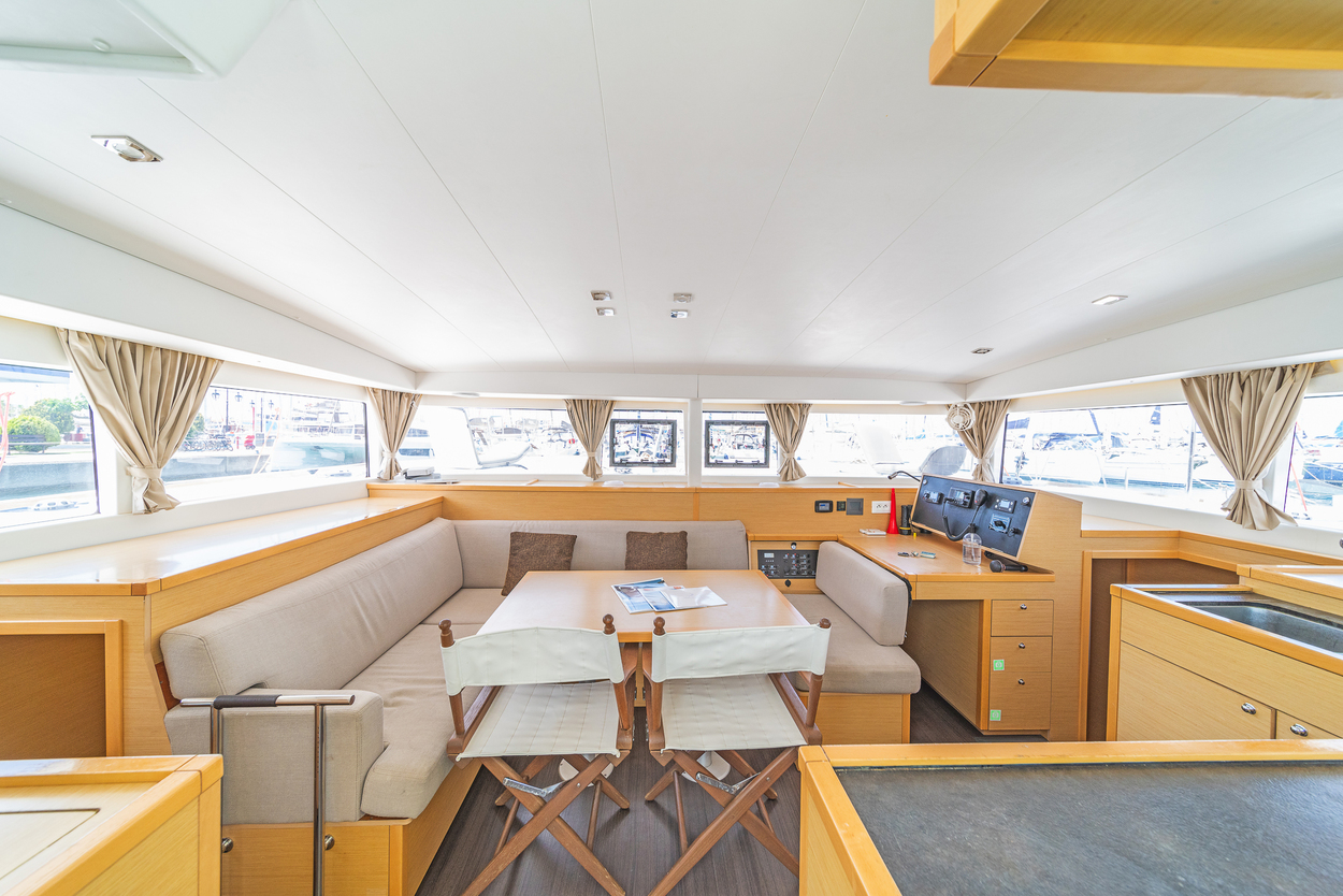 Lagoon 400 S2 - 4 + 2 cab. - Vicky, picture 12