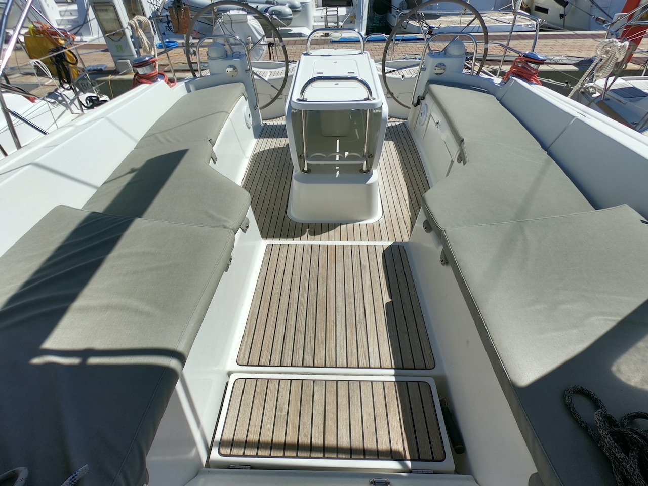 Jeanneau 53 - 5 + 1 cab. - Anita, picture 13