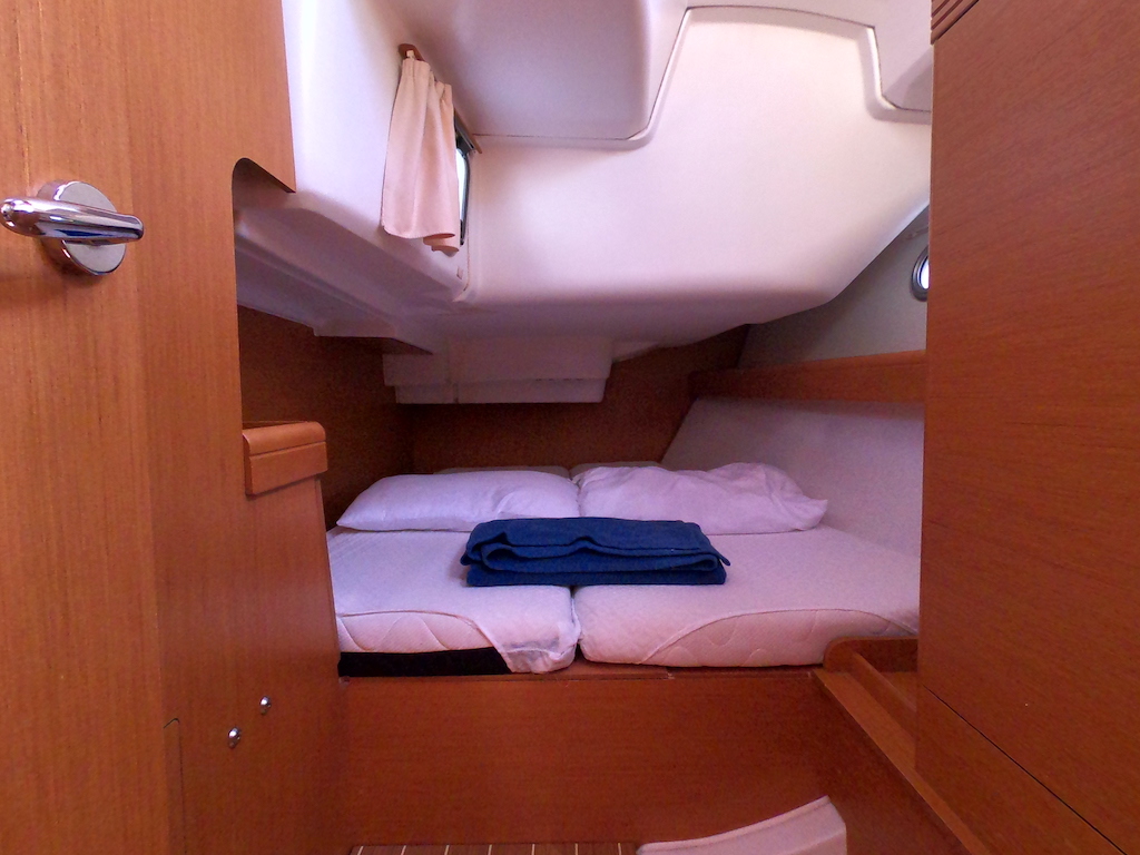 Sun Odyssey 42i - Praha, picture 7