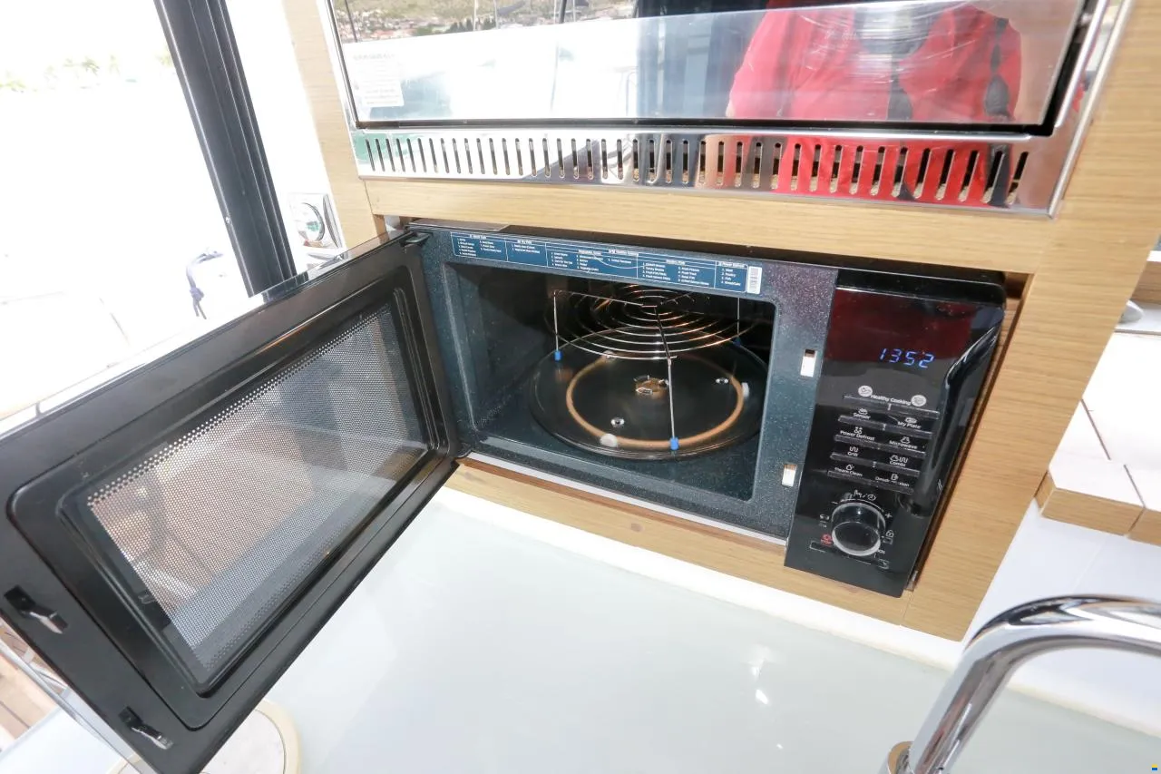 Fountaine Pajot MY 37 - Dream Star, picture 11