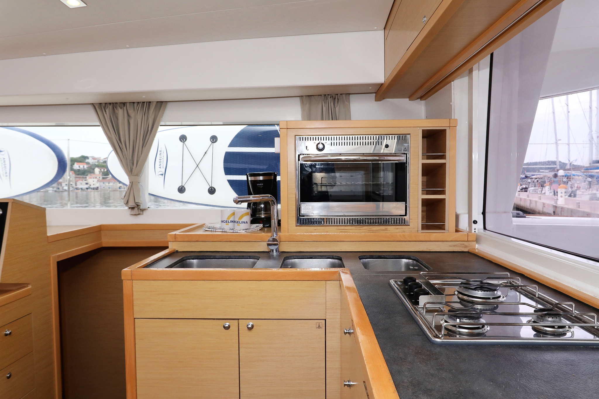 Lagoon 400 S2 - 4 + 2 cab. - Ladies First, picture 14