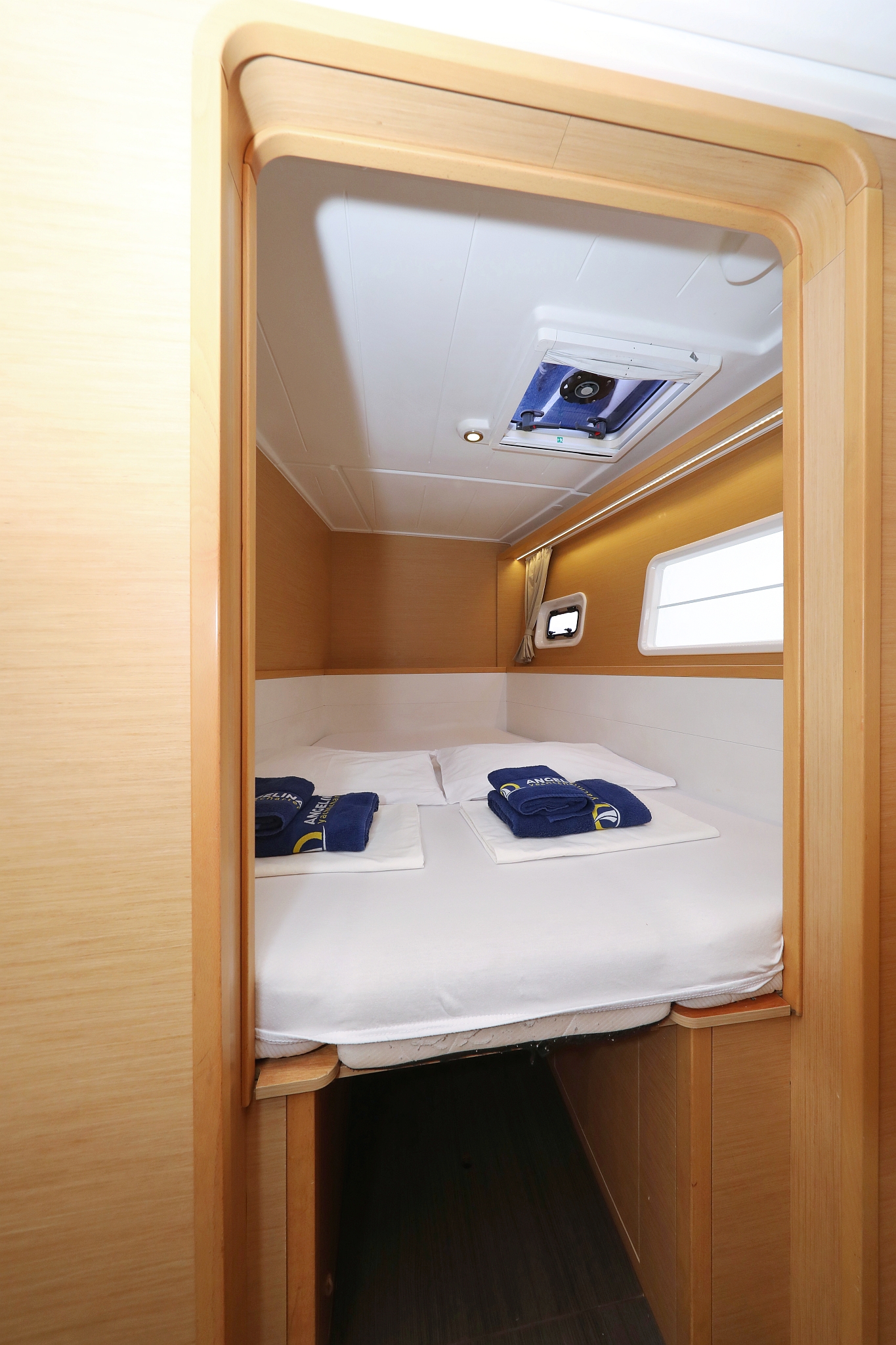 Lagoon 400 S2 - 4 + 2 cab. - Ladies First, picture 20