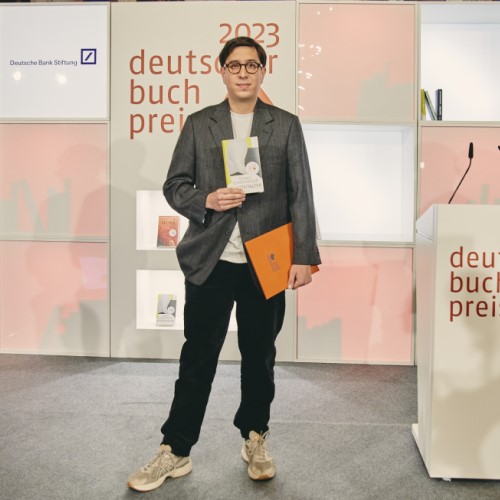 Tonio Schachinger erhält den Deutschen Buchpreis 2023 für „Echtzeitalter“