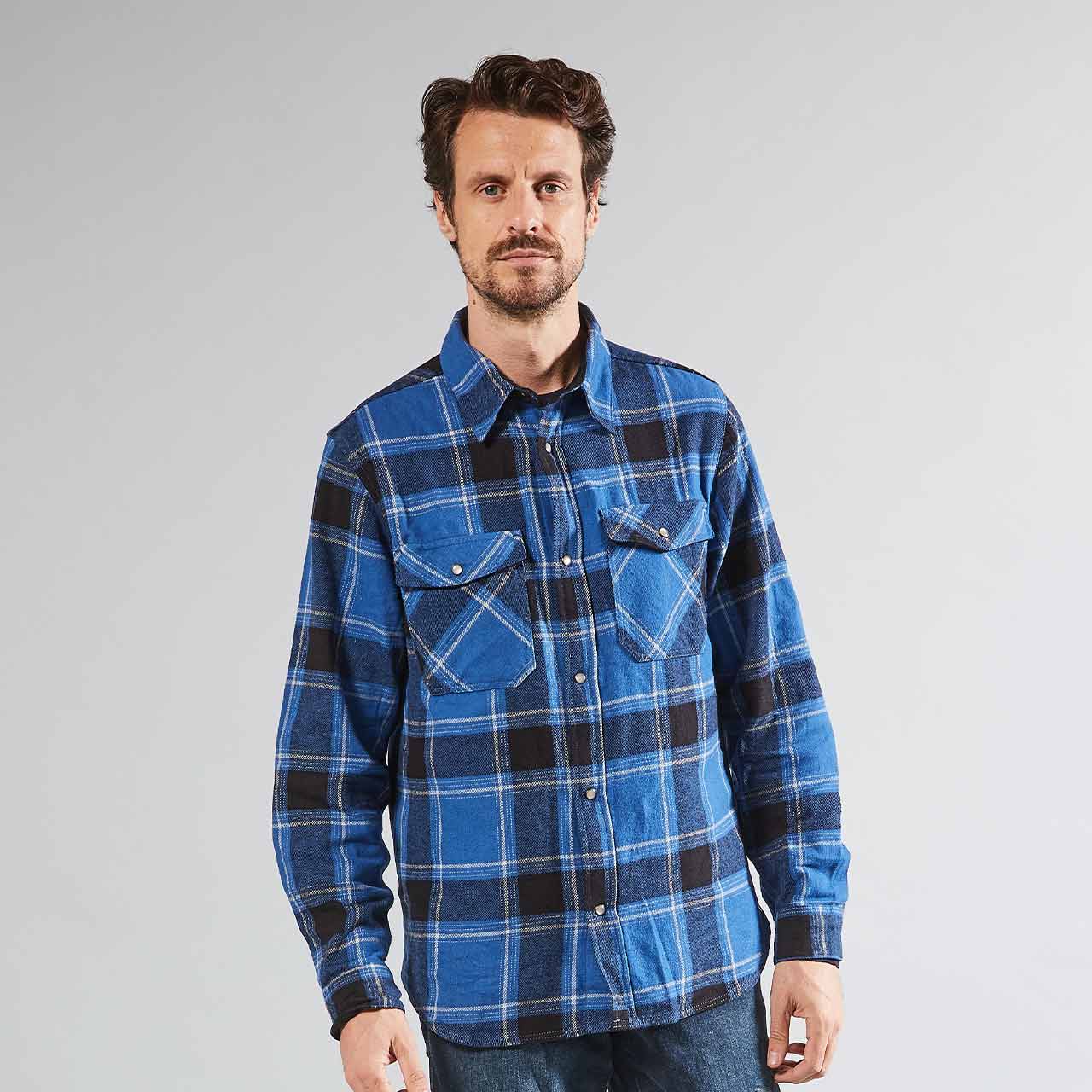 camicia da lavoro upower modello cedar colore westlake blue indossato fronte