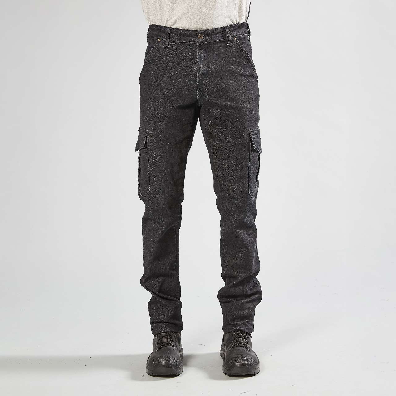 pantalone da lavoro upower modello tommy colore black carbon indossato fronte