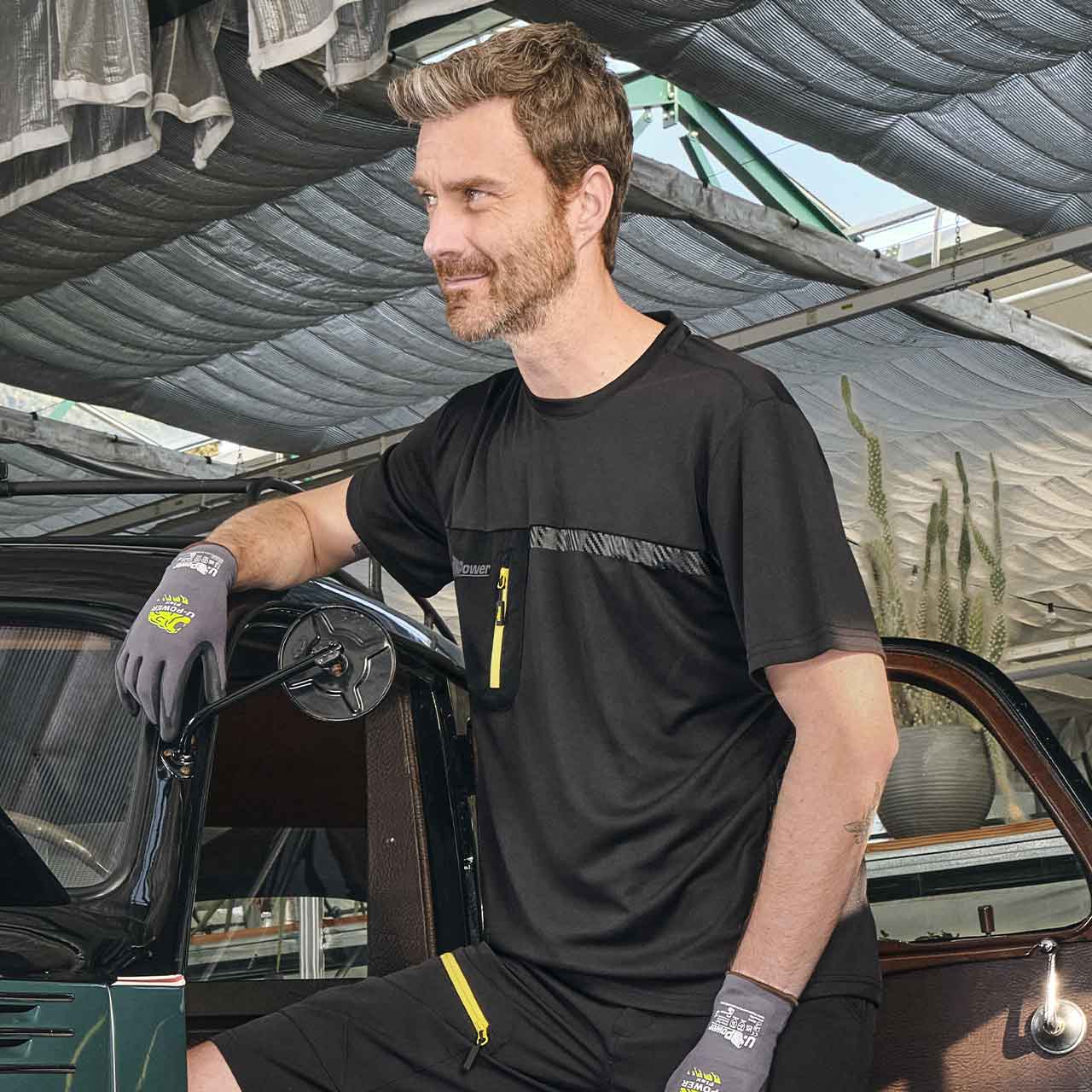 Tshirt da lavoro upower modello christal colore black carbon indossato