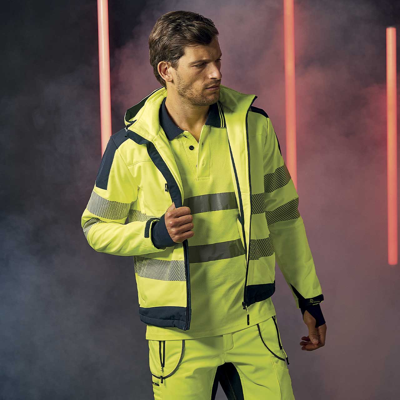 giacca da lavoro upower modello miky colore yellow fluo indossato