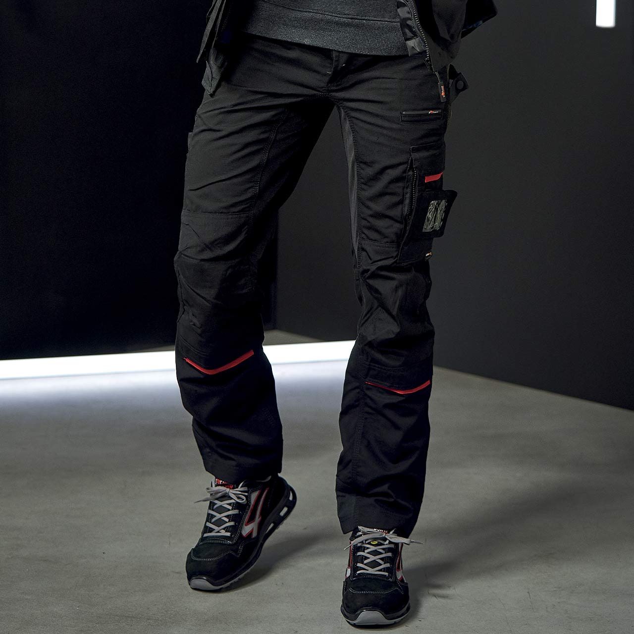 pantalone da lavoro upower modello race colore black carbon indossato fronte