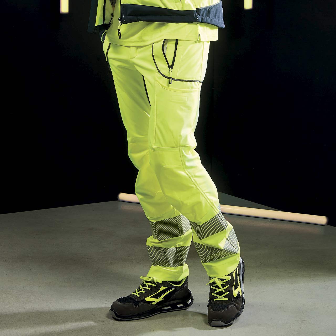pantalone da lavoro upower modello ren colore yellow fluo indossato vista lato sinistro